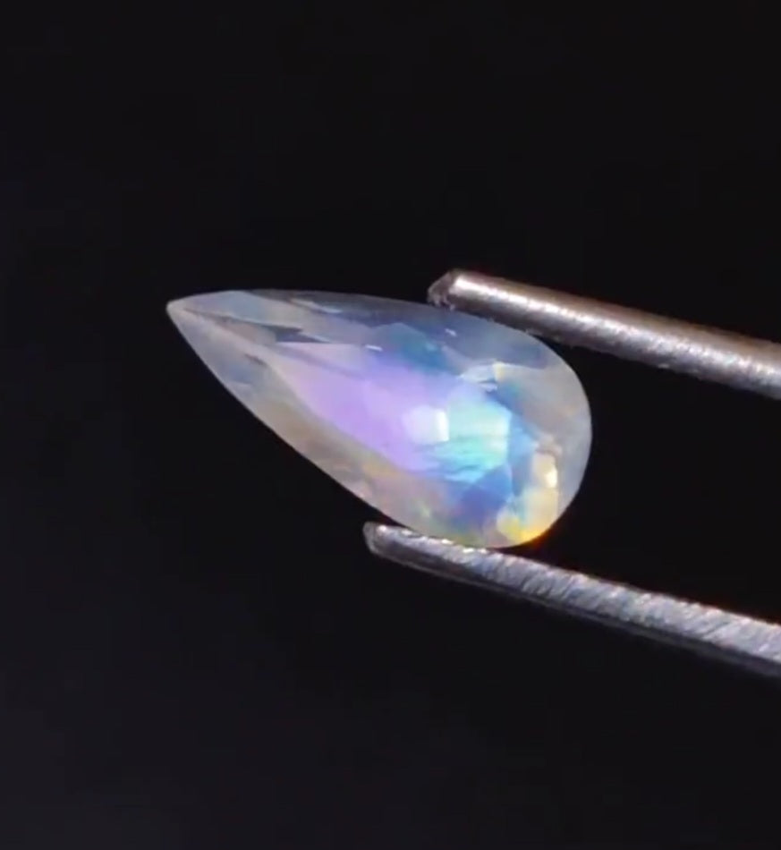 Beautiful Purple/Blue Fire Hue High Quality Rainbow Moonstone