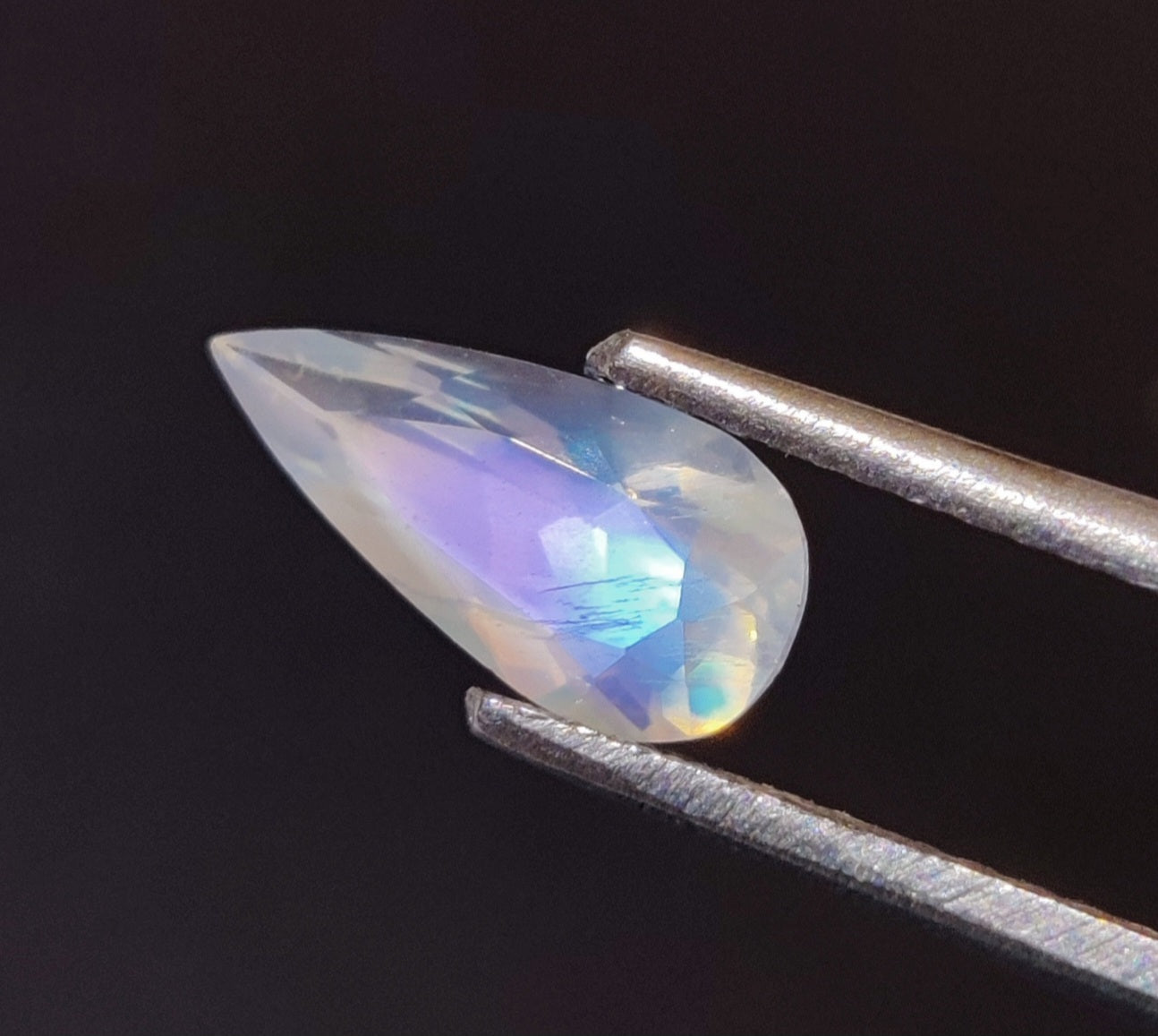 Beautiful Purple/Blue Fire Hue High Quality Rainbow Moonstone