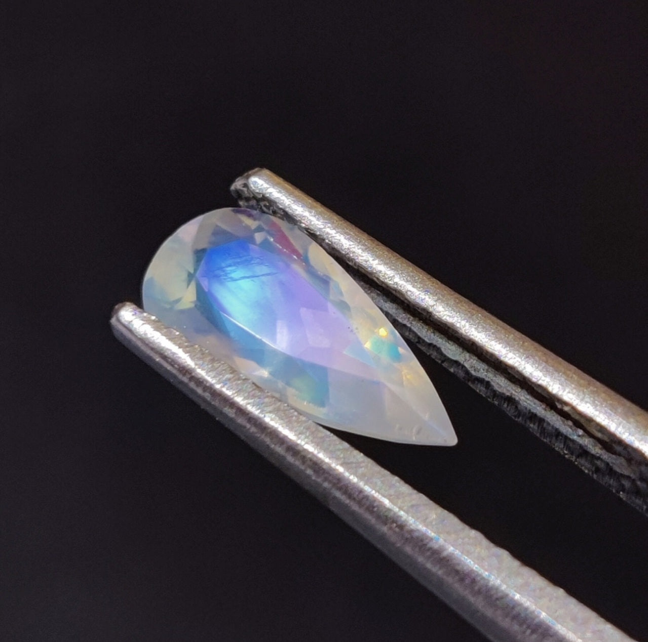Beautiful Purple/Blue Fire Hue High Quality Rainbow Moonstone